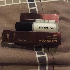 Hourglass Veil Mineral Primer